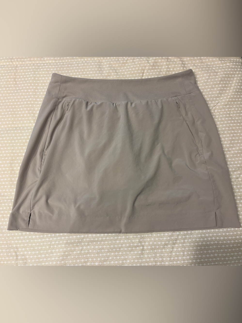 Athleta Soho Skort Women’s Size 10 Taupe Tan Athletic Golf Tennis Skirt Shorts
